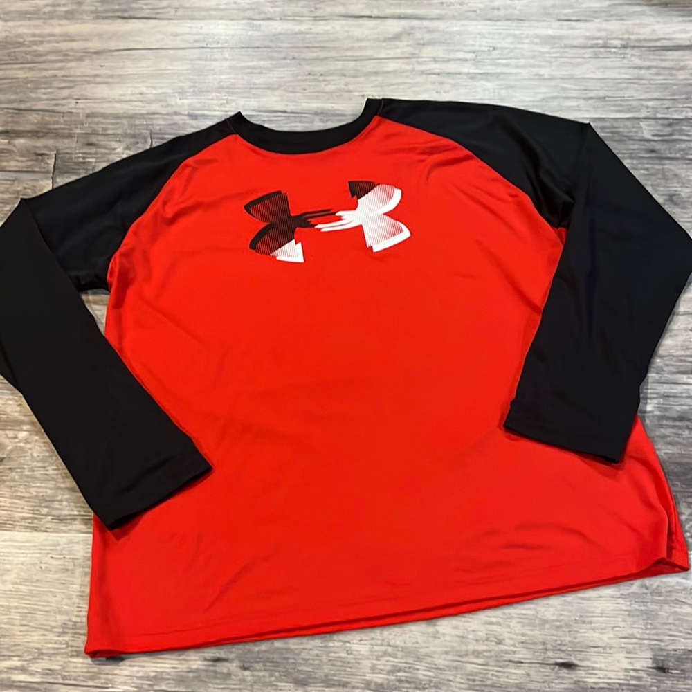 Red/black Under Armour shirt